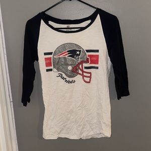 Patriots top for juniors in size large